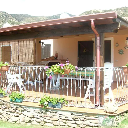 Casa Dei Fiori Tatil Evi Chia